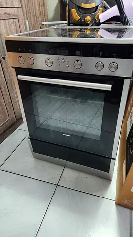 Siemens electric oven with ceramic hob