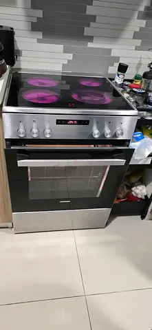 Siemens 4 burner Electric cooker 60 by 60 cm Latest model