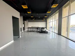 Hot OFFER LUXURY showroom 30days FREE prime lecation business area ready to move only jest 200k