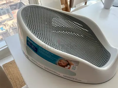 Ergonomic Baby Bath Support / Tub Insert - Clean, Lightly Used