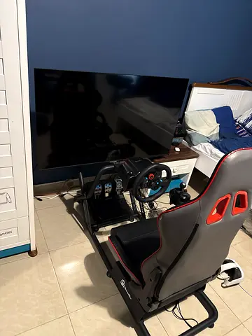 Complete Sim Racing Rig - Logitech G29, full setup (seat, steering wheel, pedals and tv)