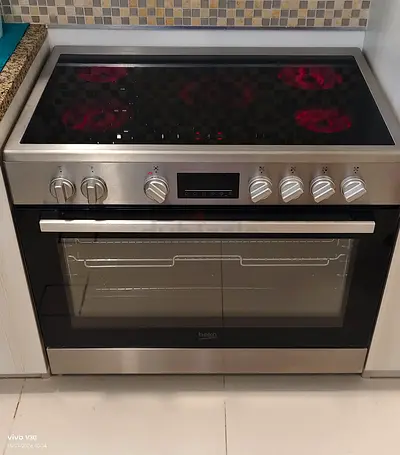 Free delivery Beko freestanding electric range with ceramic hob and large oven - good condition
