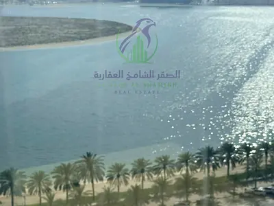 ثلاث غرف وصالة ضخمة للإيجار في الخان على قناة القصباء بتشطيب راق ومساحات واسعة وإطلالة بحرية وتكييف مجاني وباركينج مجاني وجيم ومسبح مجاني وغرفة خادمة