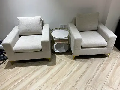 2 armchairs with side table
