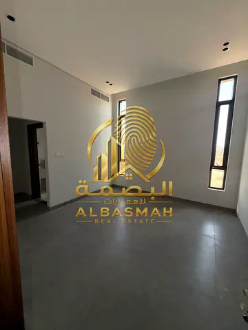 للبيع فلتان بسعر فيلا واحدة في الرقيبة – الشارقة  فرصة استثمارية وسكنية مميزة لامتلاك فلتين على أرض واسعة بموقع استراتيجي قريب من أهم الطرق والخدمات.