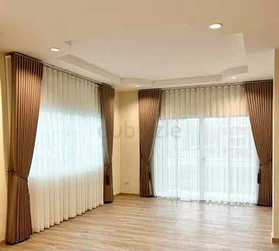 CURTAIN BLINDS
