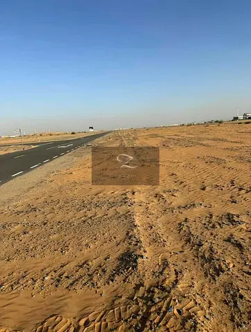 🏢 للبيع أرض تجارية مميزة في الشارقة – السحمة 📍 موقع استثماري مميز على شارع عام + سكة