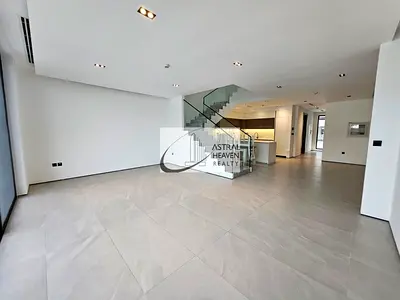 AMAZING LOCATION || SPACIOUS 4 BR VILLA || UNIQUE STYLE SMART HOME || 2 MINS WALK TO PAVILION