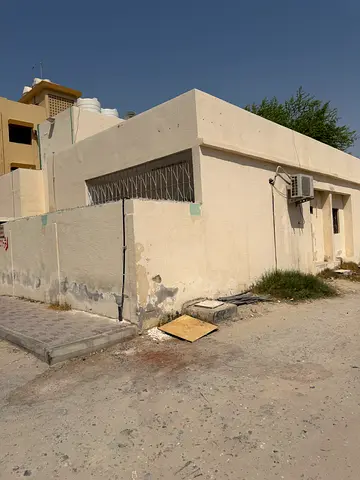 FOR SALE Villa - Residential / Commercial - Al Karama - Ajman 📍 Location: Al Karama - 2nd street from Ajman Corniche - Very prime location