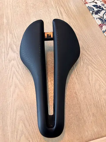 Road cycling saddle BONTRAGER AEOLUS 145
