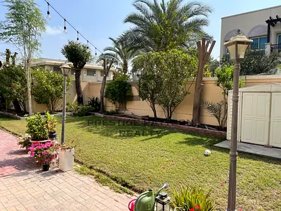 VACANT | FINISHED BACKYARD | SPACIOUS 2 BED