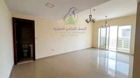 شقة غرفتين وصالة للإيجار السنوي في المجاز 2 | برج جديد وعالي | بلكونتان | غرفة ماستر | 3 حمامات | 48,000 درهم