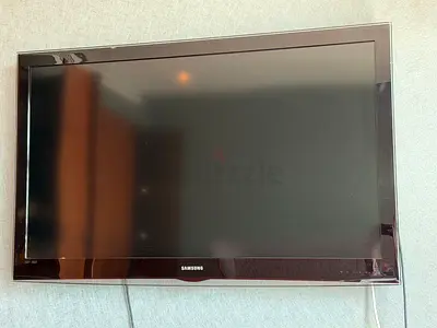 Samsung TV 52 inch