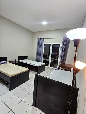Premium Bed Space for guys, next to metro
