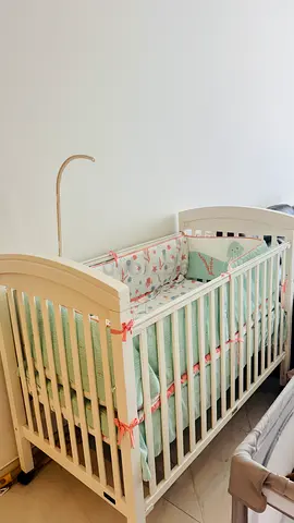 White Baby Crib with Wheels with Mattress