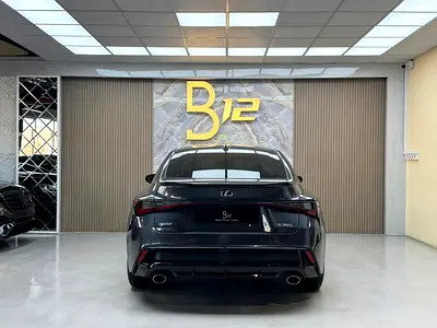 صورة 5 لـ 2025 Lexus IS-SERIES