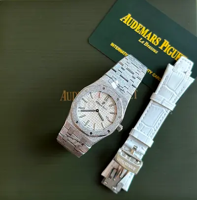 Audemars Piguet(women )🚨 
With extra strap 🚨🚨
waterproof 💯
sapphire crystal⚙️
Original box 📦