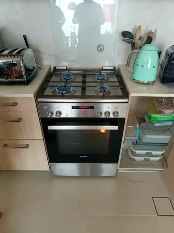 Free delivery Siemens freestanding gas cooker with oven 60 cm - good condition