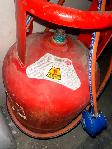 Almost full  Gas Cylinder with Regulator and pipe 15kg