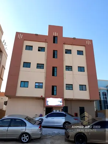 بناية استثمارية في الروضة 1 ثاني صف من الشارع الرئيسي وعلى شارع أسفلت، 19 شقة، دخل 390 ألف سنوياً وقابل للزيادة 20%، بسعر 5 مليون قابل للتفاوض للجادين