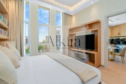 L-Shaped | Separate Kitchen | Upgraded