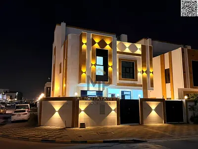 Corner villa with 7 master bedrooms, a majlis, and 3 living rooms. Central air conditioning. A grea