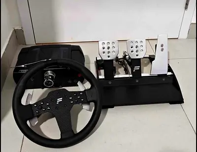 FANATEC Clubsport v2.5 base
FANATEC Clubsport v2 pedals
FANATEC CSL P1 wheel
Universal Racing Stand