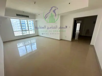 شقة غرفتين وصالة للايجار السنوي في المجاز 2 مع خزائن في الحائط وموقف سيارات وجيم ومسبح بمساحات واسعة وتشطيبات ممتازة مع ستور