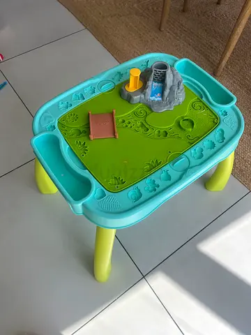 Play-doh Kids Activity Table with Molded Play Surface - Good Condition