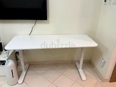 White manual adjustable standing desk - good condition