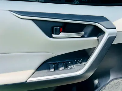2023 Toyota RAV 4 — фото 15