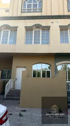 An excellent, golden opportunity for an annual rental: a beautiful, top-tier "Uptown-style" unit featuring three bedrooms and a living room in the Al