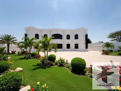 فيلا واسعة بست غرف نوم مع حديقة | جاهزة للسكن