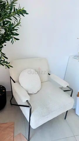White boucle lounge armchair with metal frame — good condition