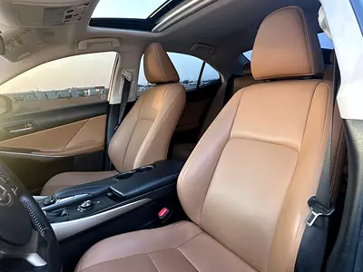صورة 10 لـ 2019 Lexus IS-SERIES