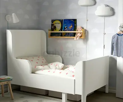 White toddler/mini bed - solid nursery bed in good condition