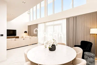 Corner Unit | Closed Kitchen | Fully Upgraded