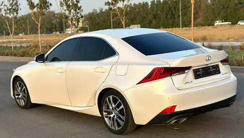 صورة 4 لـ 2019 Lexus IS-SERIES