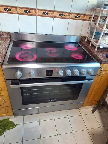 Bosch latest model 5 hubs electric cooker