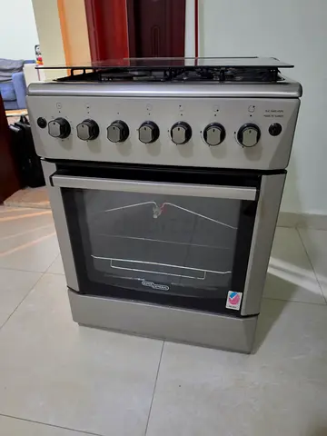 Used freestanding gas cooker with oven - good working condition