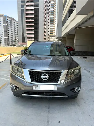 Nissan Pathfinder SV 2015 GCC Specs - Well Maintained Family SUV