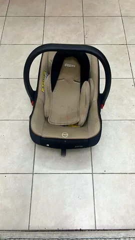 Beige Giggles infant car seat (carrycot style) - good condition