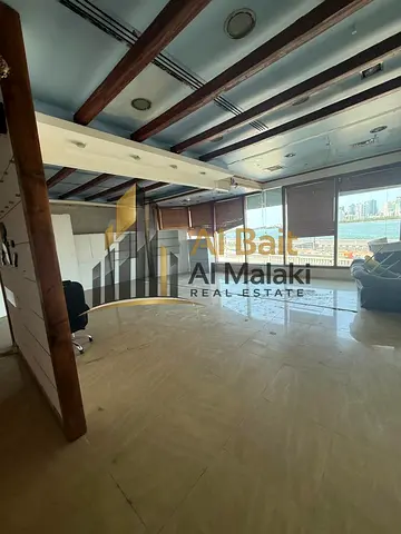محل تجاري للإيجار السنوي في القصباء بمساحة 870 قدم مربع، مع شهرين مجاناً وتكييف مجاني، ويتميز بموقع مميز ومساحة عملية مناسبة لمختلف الأنشطة التجارية و