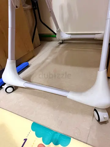 White baby bassinet/rocker frame with wheels (base only) - good condition