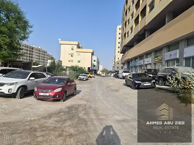 للبيع أرض زاوية على شارعين في البستان بعجمان، سكني تجاري G+4، مساحة 3,928 قدم، موقع ممتاز وحيوي، مطلوب 1,250,000 درهم