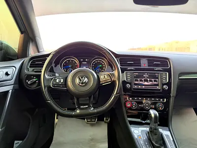 صورة 15 لـ 2017 Volkswagen GOLF R