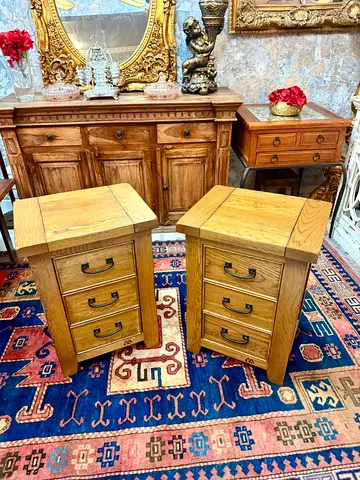 Pair of Solid Oak Bedside Cabinets / Nightstands - Vintage Style