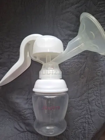 Single manual breast pump