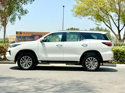 2021 Toyota FORTUNER — фото 6