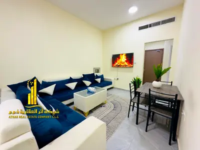شقة فخمه غرفه وصاله مفروشة للإيجار الشهري! شامله الفواتير والإنترنت, بإطلالة رائعة, موقع حيوي, وتشطيبات ممتازة، جاهزة للسكن فوراً.
